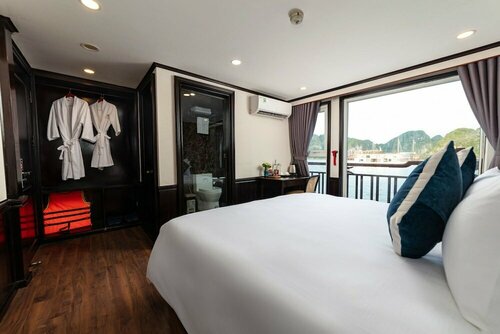 Гостиница Santa Maria Cruises Halong Bay в Халонге