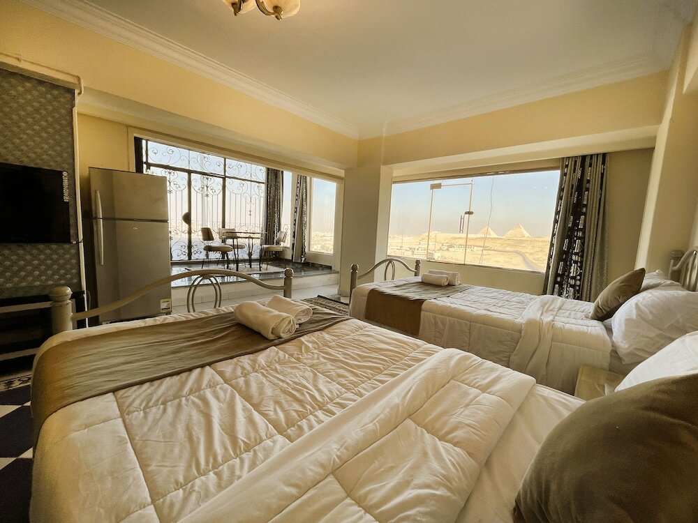 Фото Pyramids House