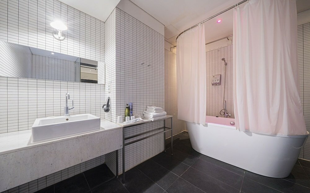 Фото Yeoksam Bare