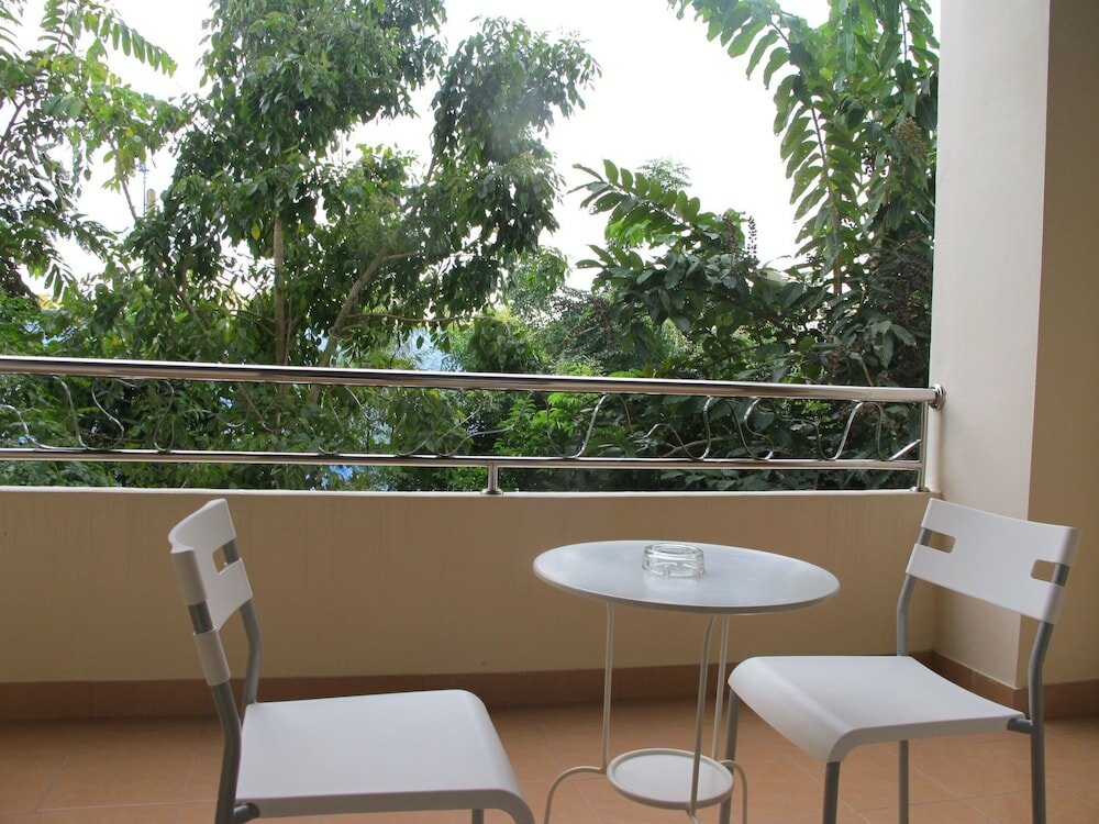 Фото Oyo Baan Tong Tong Pattaya Resort