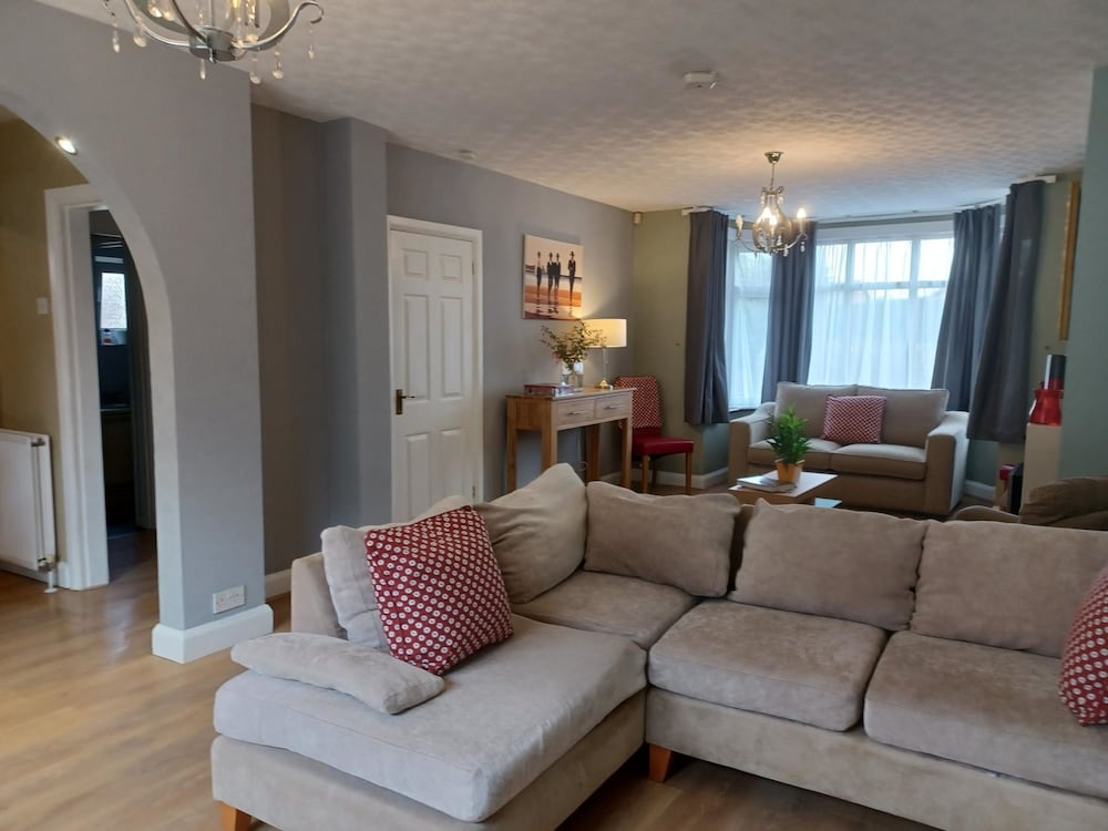 Фото Crawley Green House - Huku Kwetu