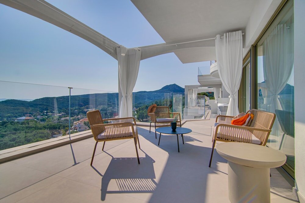 Фото Livinghome Suites