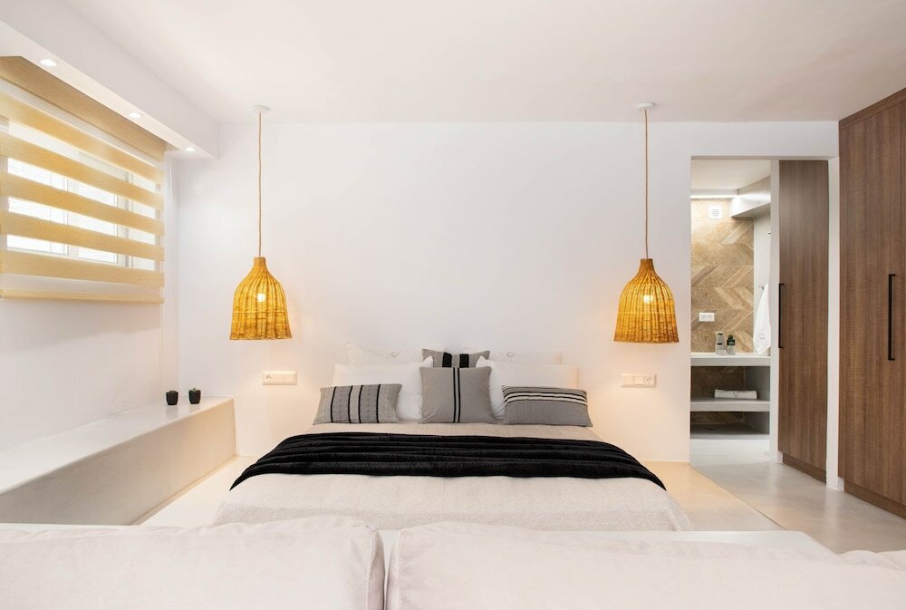 Фото Pebble Luxury Suite by the Sea