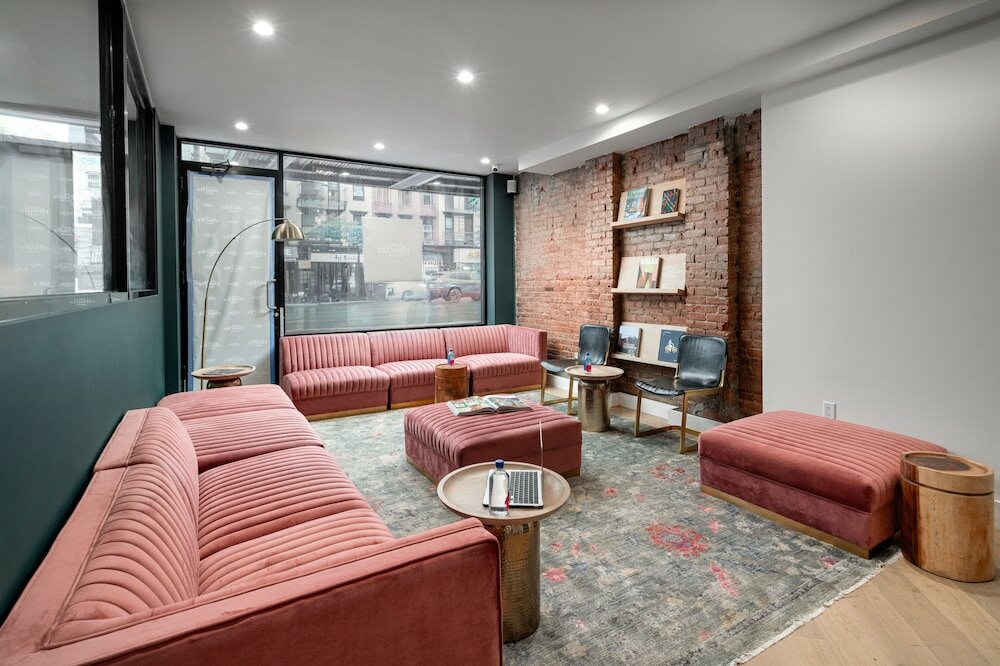 Фото Little Charlie Hotel