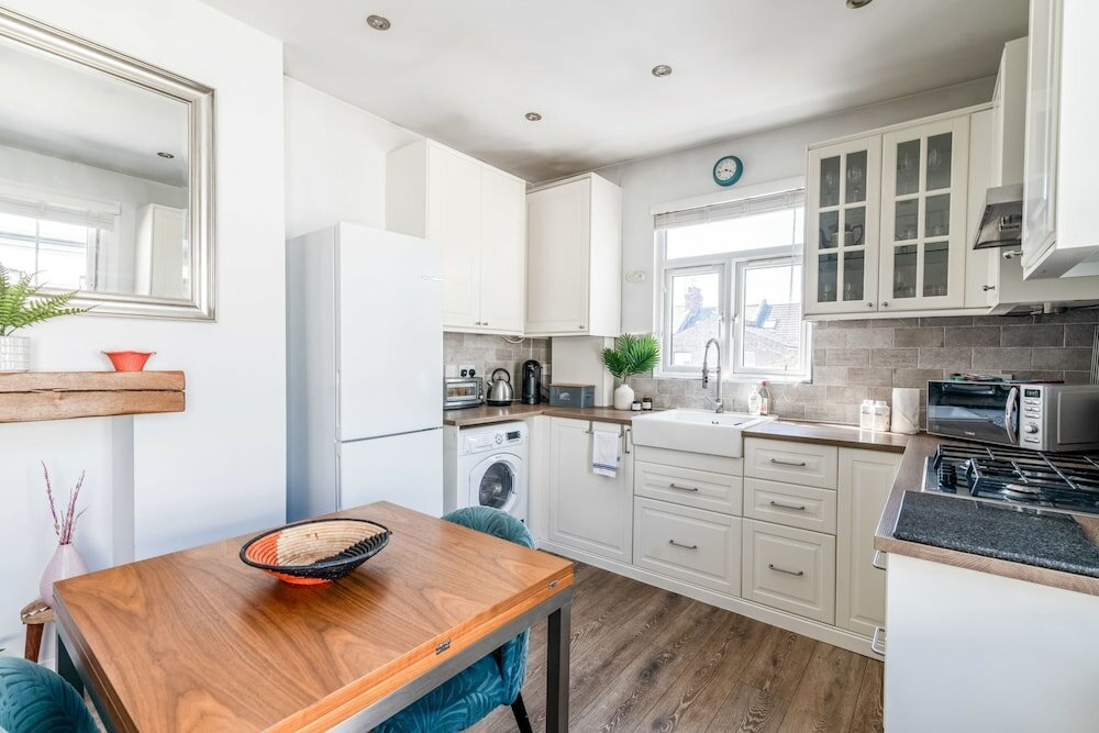 Фото Chic and Cheerful Flat in Willesden Green