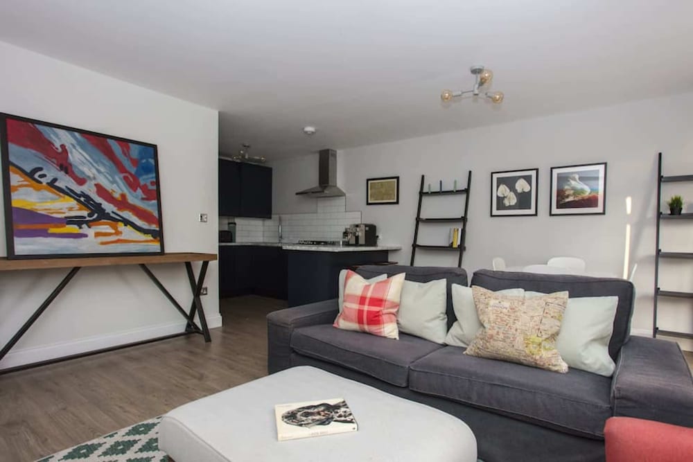 Фото Lovely 2 Bedroom Flat Near Whitechapel Station