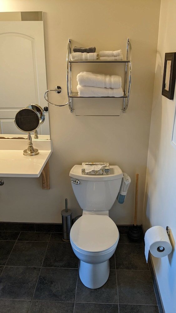 Фото The Meadowlark Inn