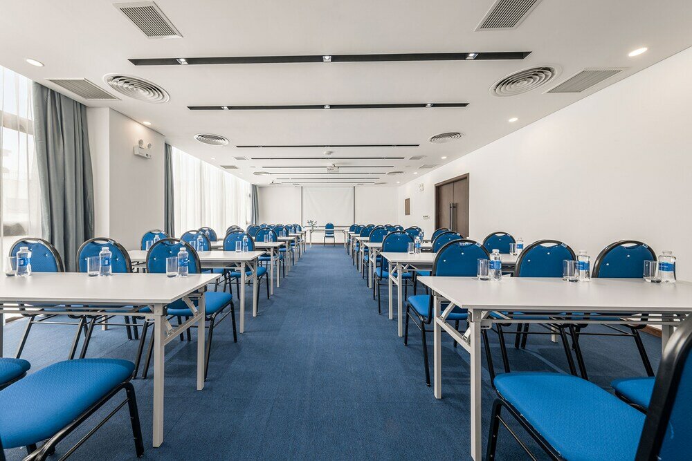 Фото Mangata Beachfront Hotel