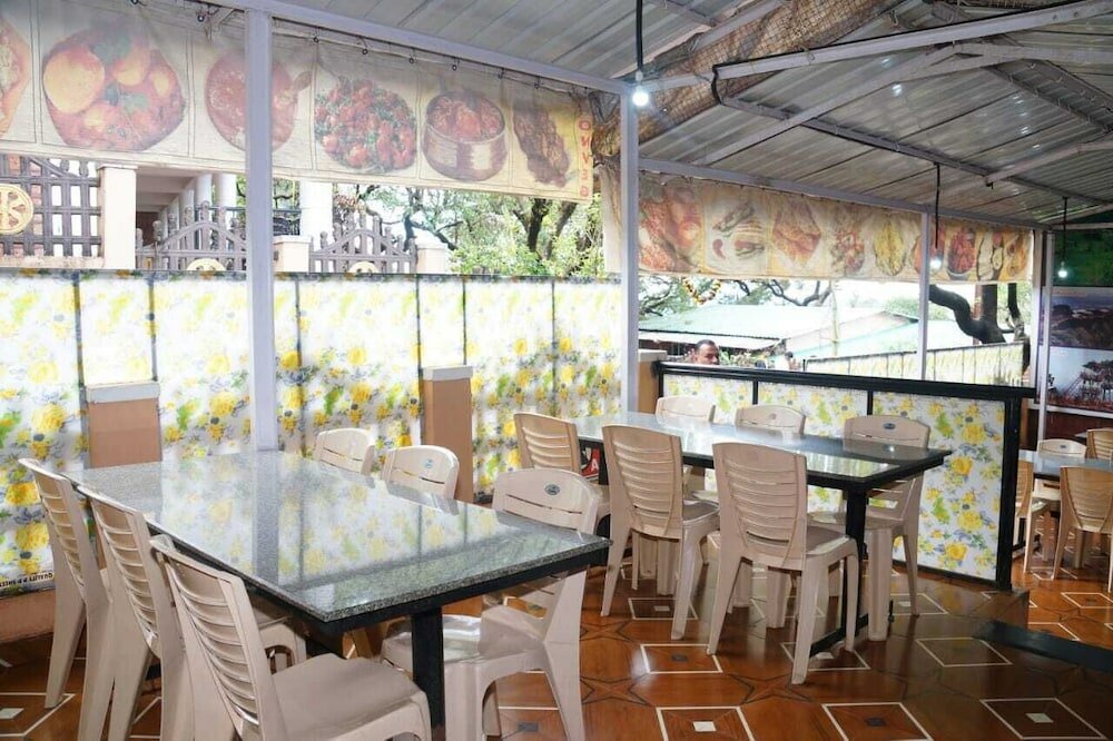 Фото Hotel Godai Girikunj