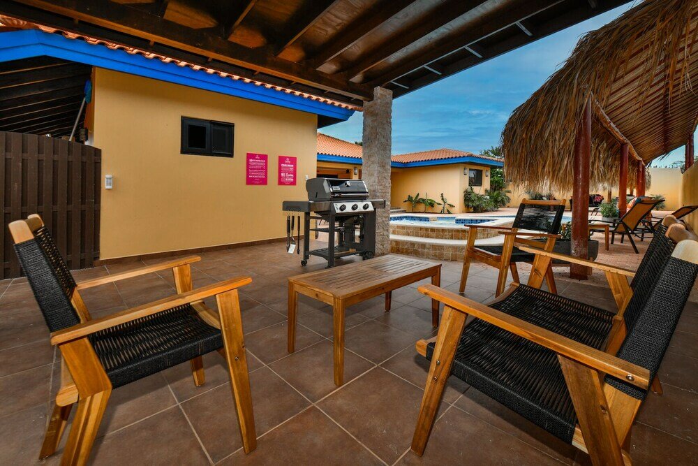 Фото Newly Renovated! Polynesian Themed in Noord!