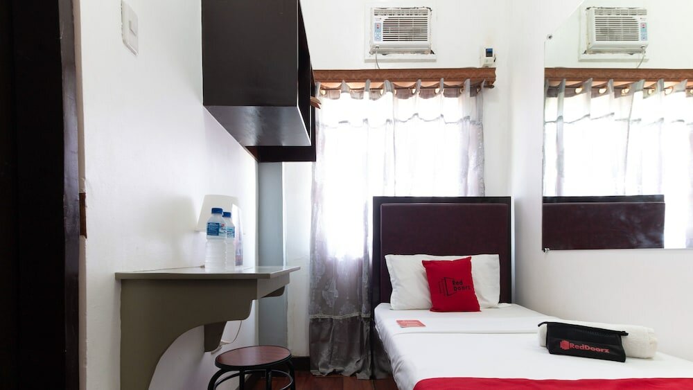 Фото RedDoorz near Robinsons North Tacloban