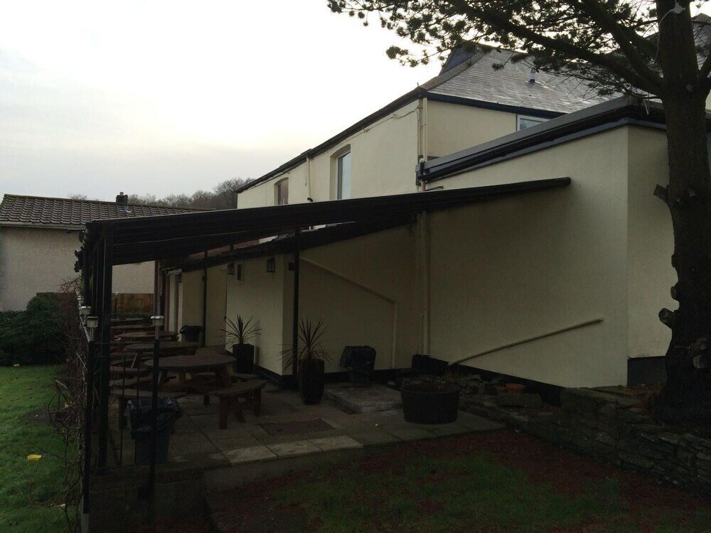 Фото Halfway House