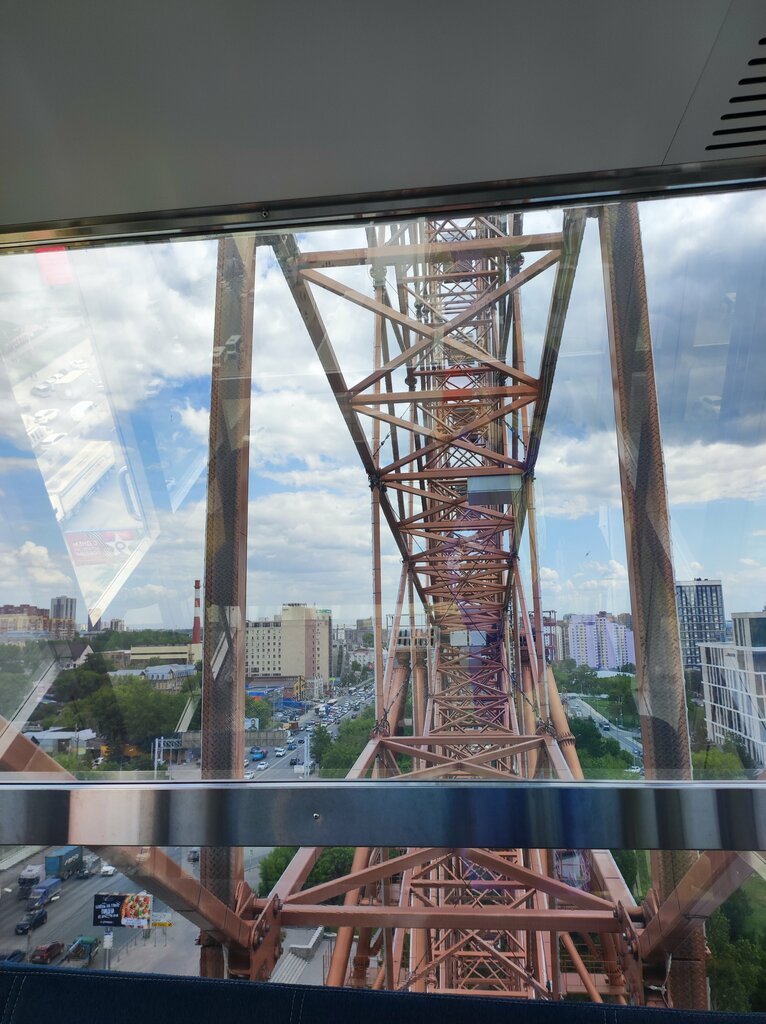 Amusement ride Ferris Wheel, Novosibirsk, photo