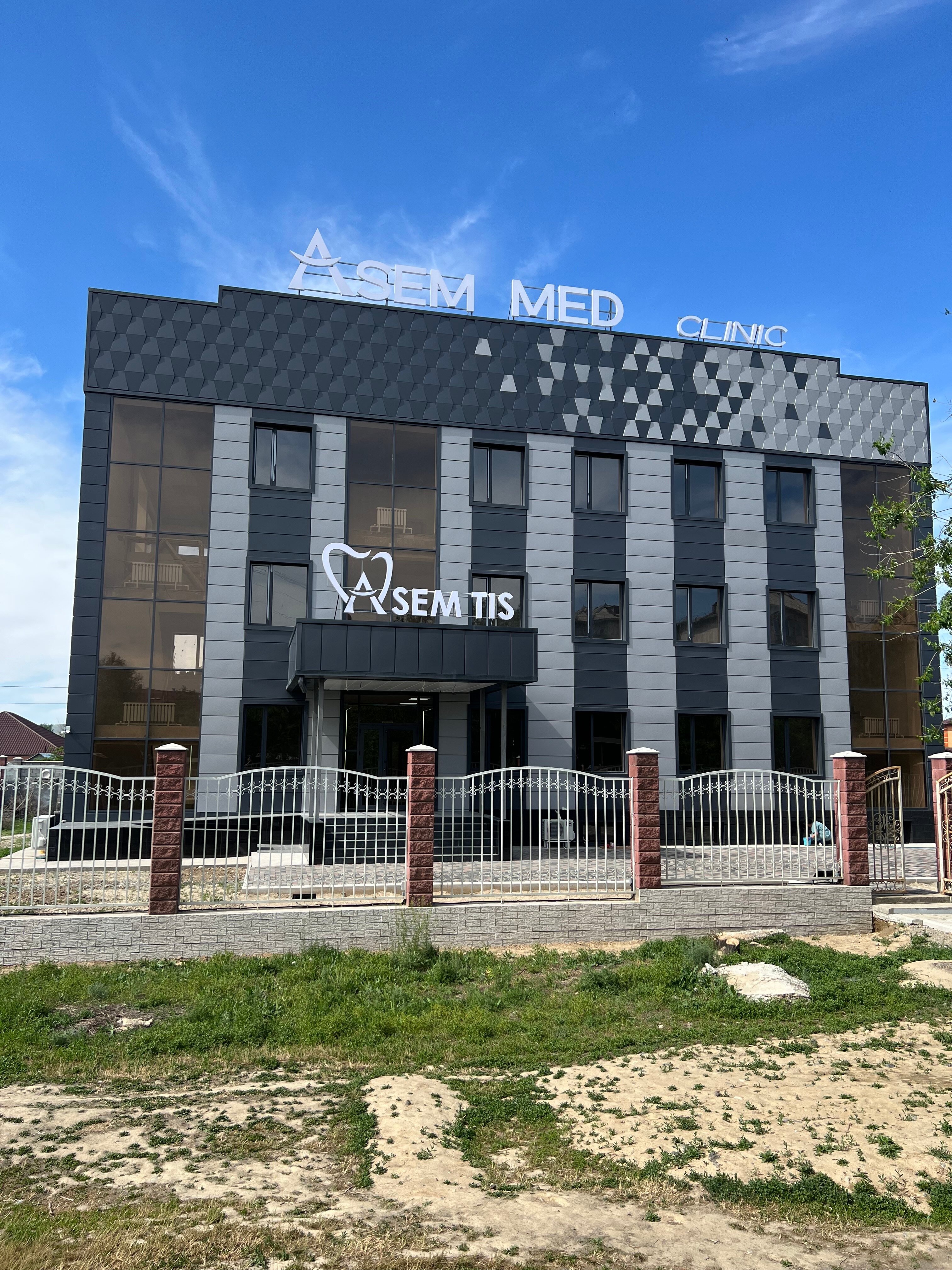 Сексуалдық порно көру: Мас әке кішкентай қызын қалаған жерінде трафиктендірген.