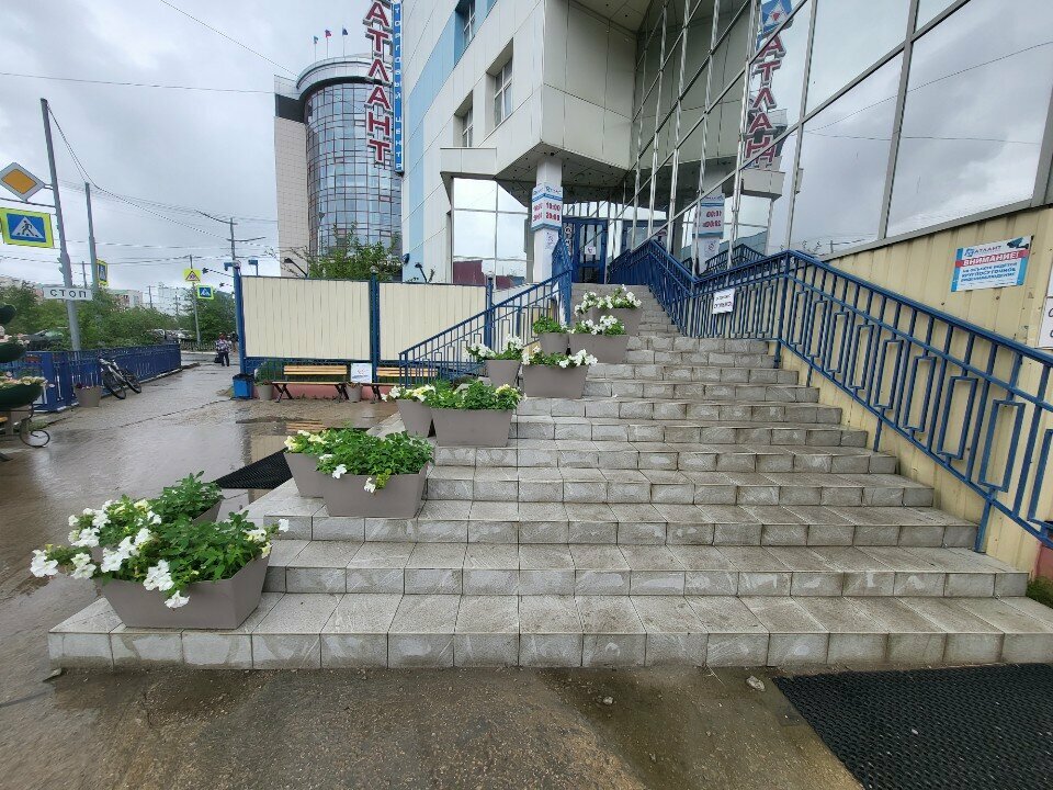 مركز تسوق Torgovo-ofisny kompleks Atlant ، ، صورة