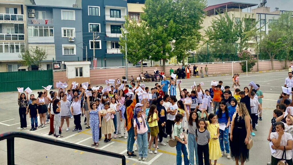 مدرسة Doganlar Haci Yasar Kandur Middle School ، إزمير، صورة
