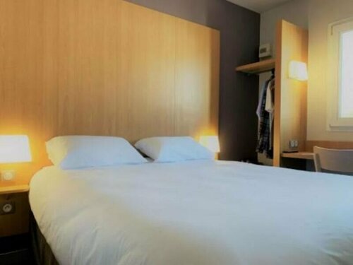 Гостиница Kyriad Direct Clermont Ferrand Nord - Gerzat в Клермон-Ферране