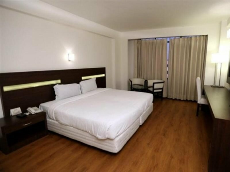 Фото отеля 2