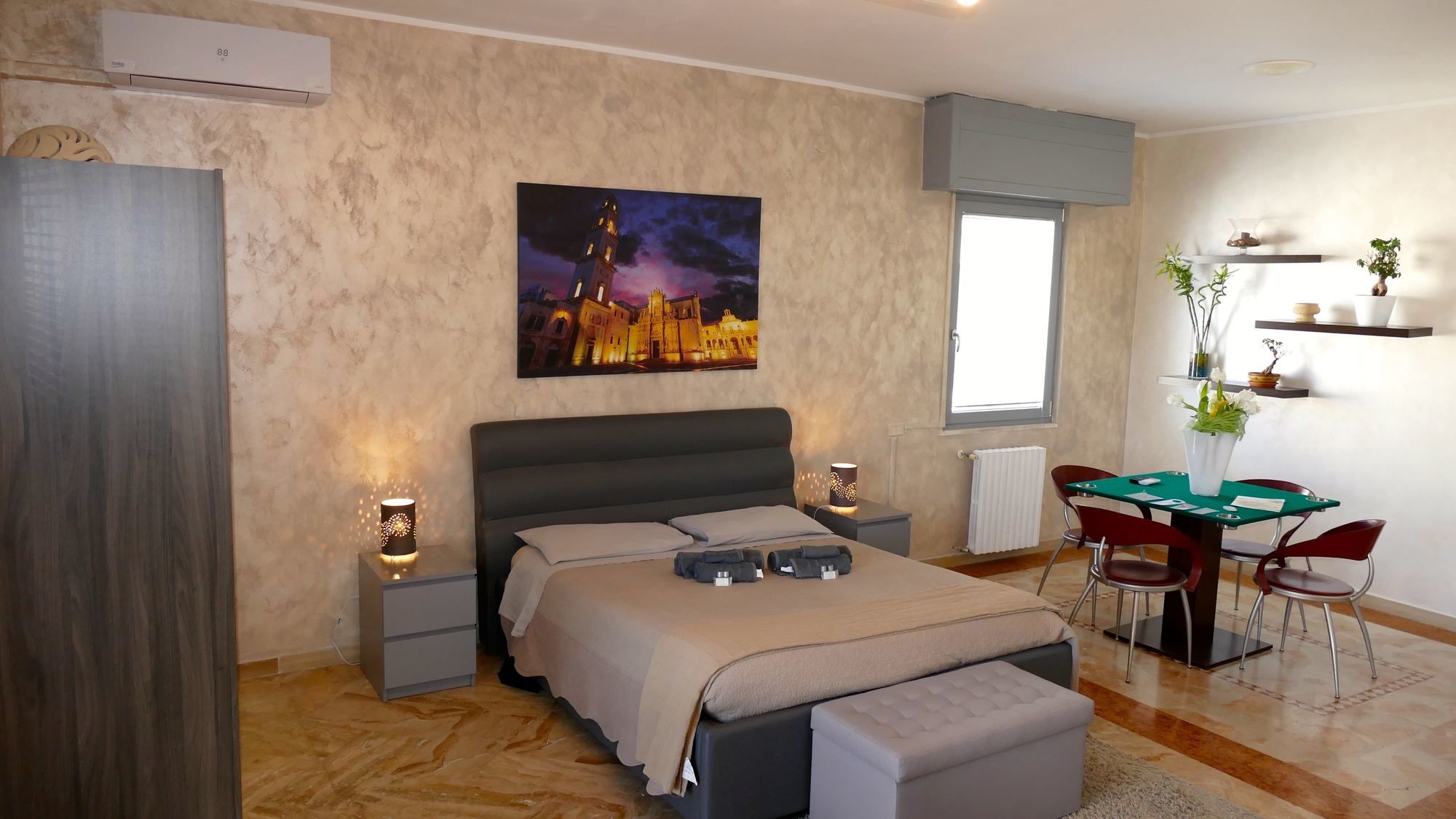 Фото Penthouse Station Luxury Suites & Apts