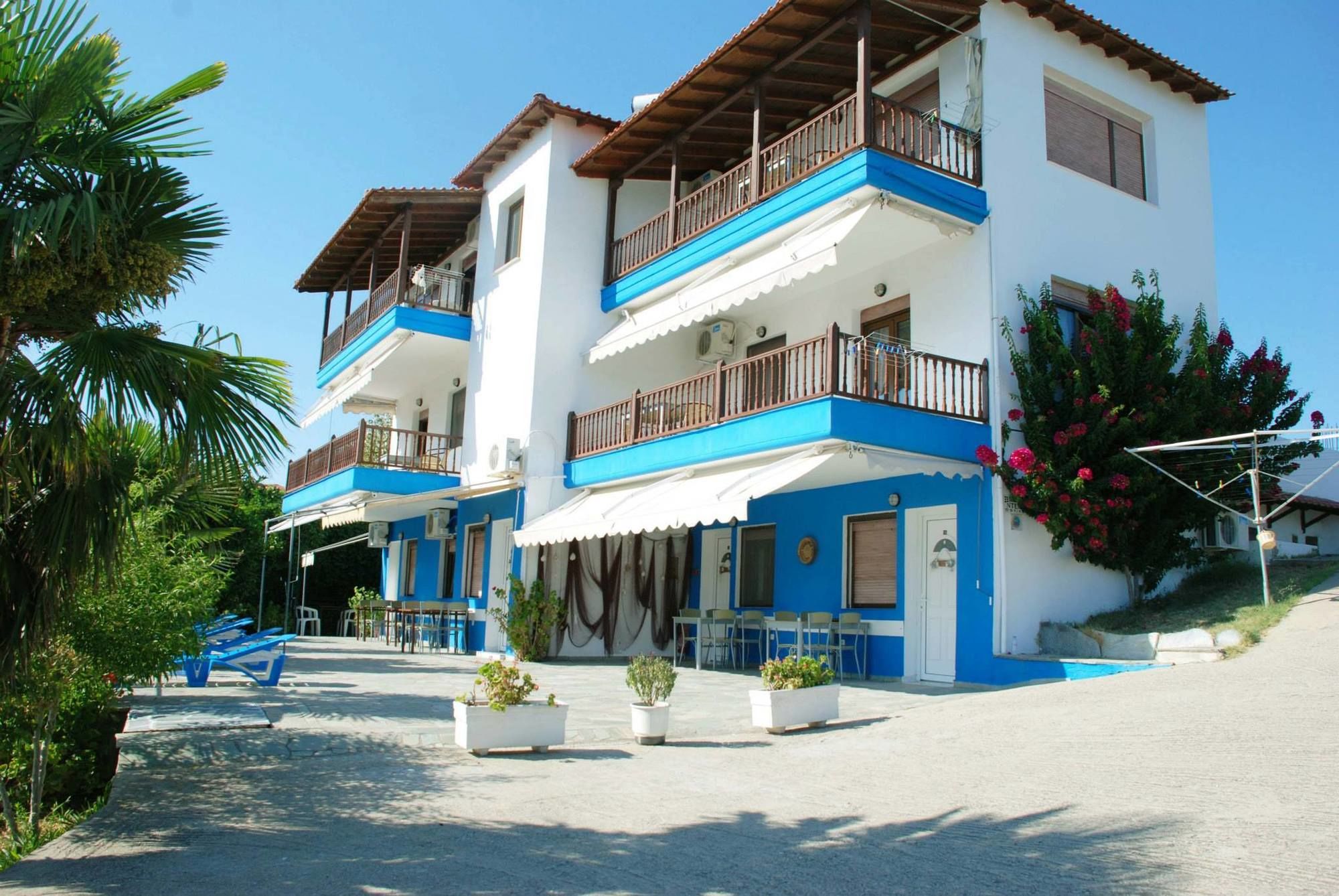 Фото отеля 1