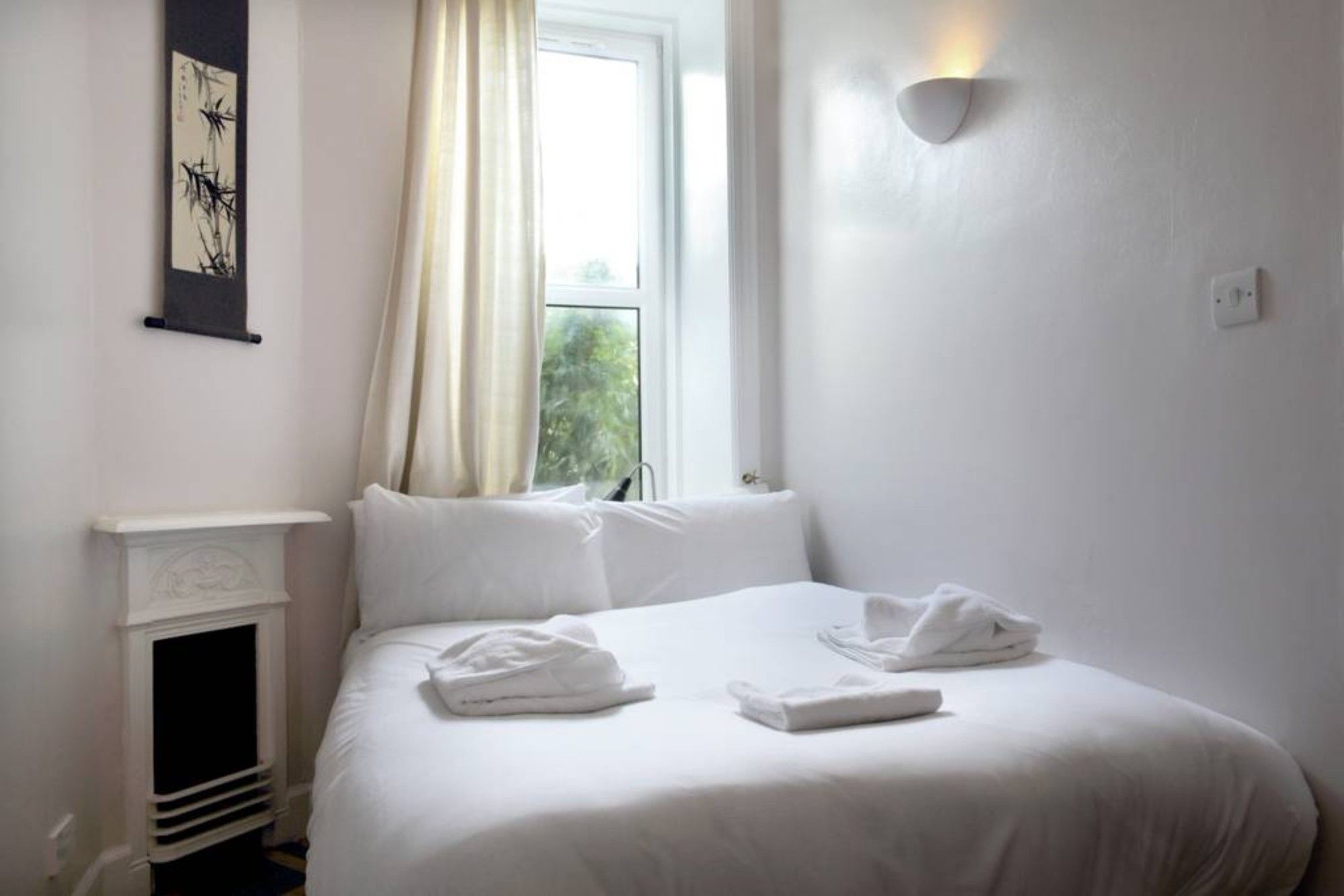 Фото Central and Spacious 2 Bedroom Flat With Garden