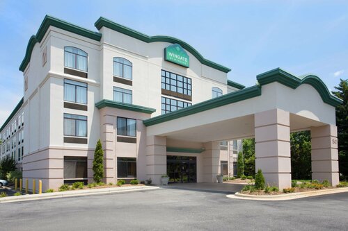 Гостиница Days Inn by Wyndham Russell