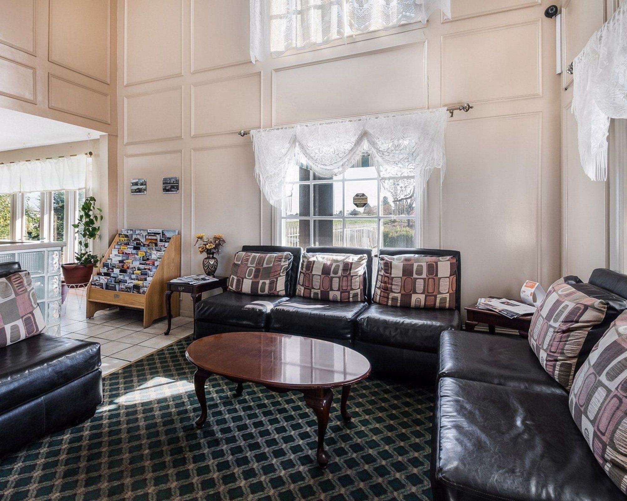 Фото SureStay Hotel by Best Western Olathe