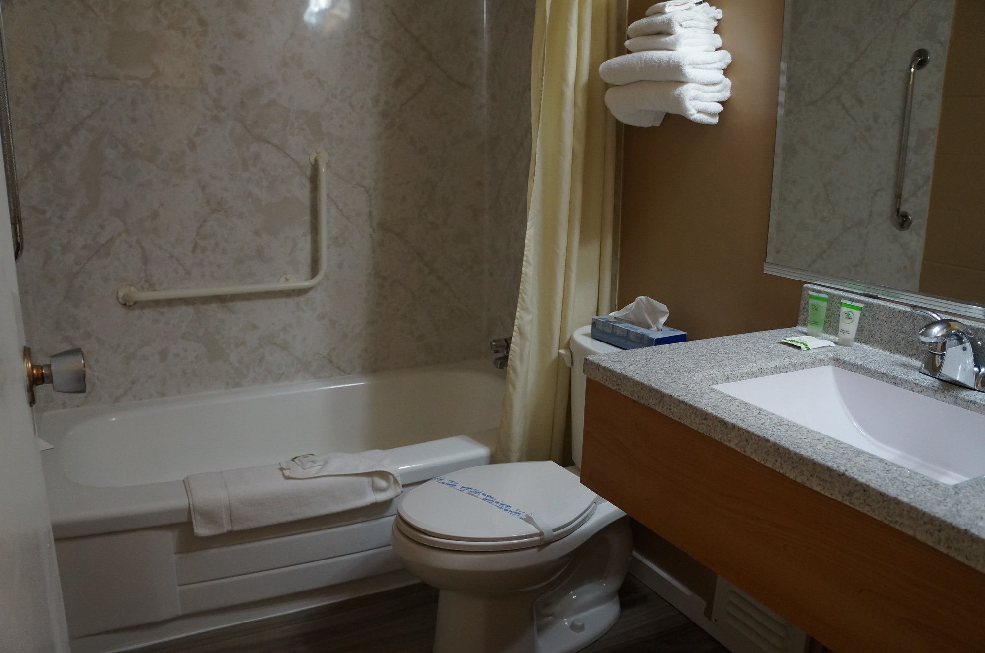 Фото Westward Inn & Suites