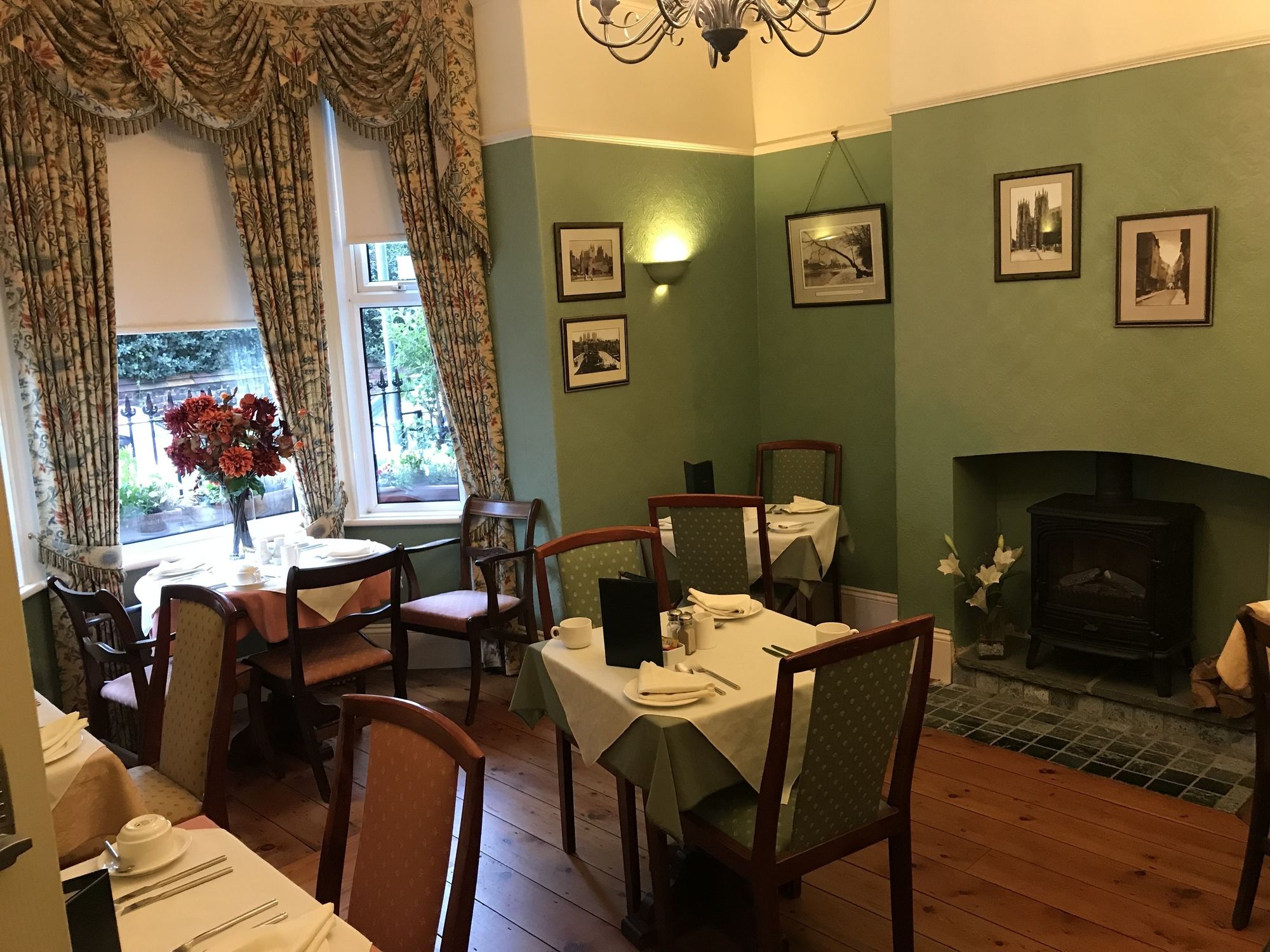 Фото отеля 2