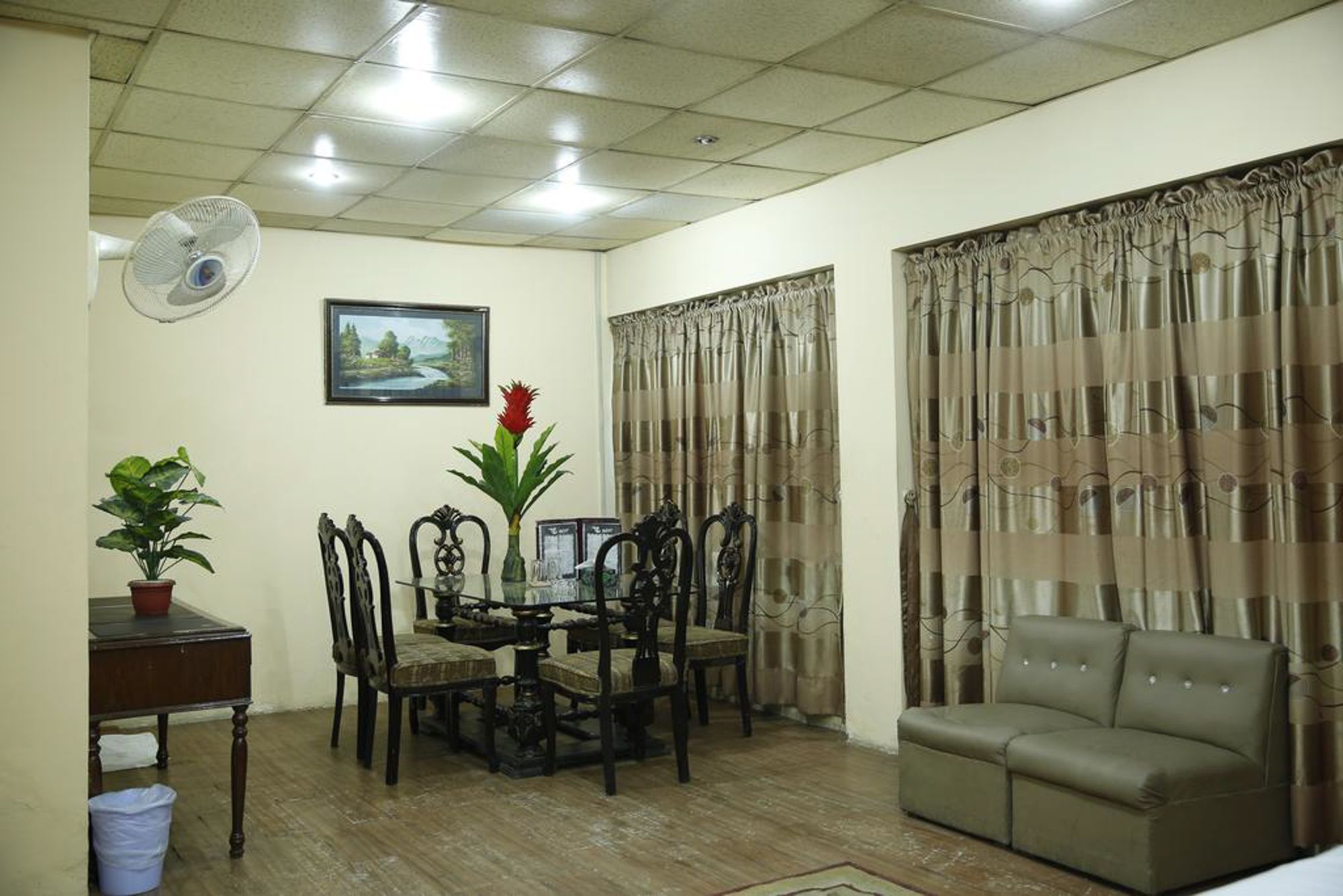 Фото Mall View Hotel