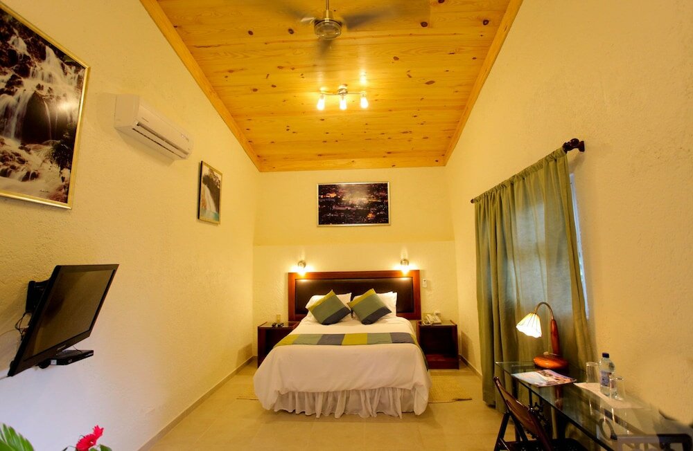 Фото La Reserve Hotel