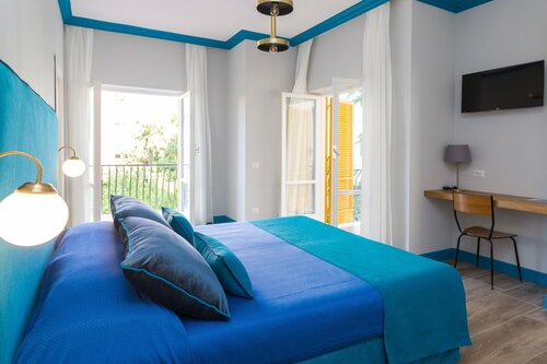 Гостиница Sorrento Pool&Suites в Сорренто