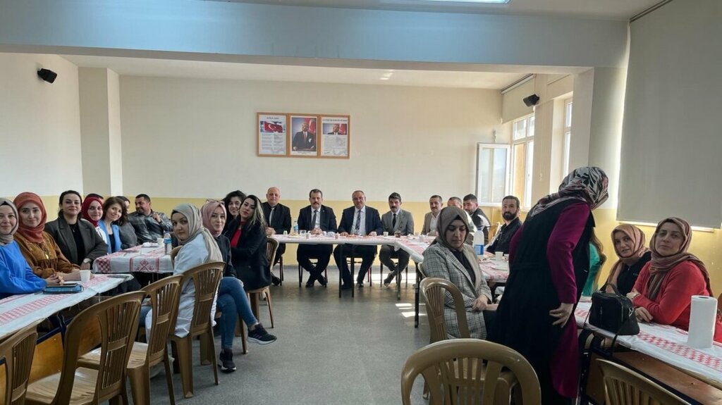 School Ataturk Middle School, Vezirkopru, photo