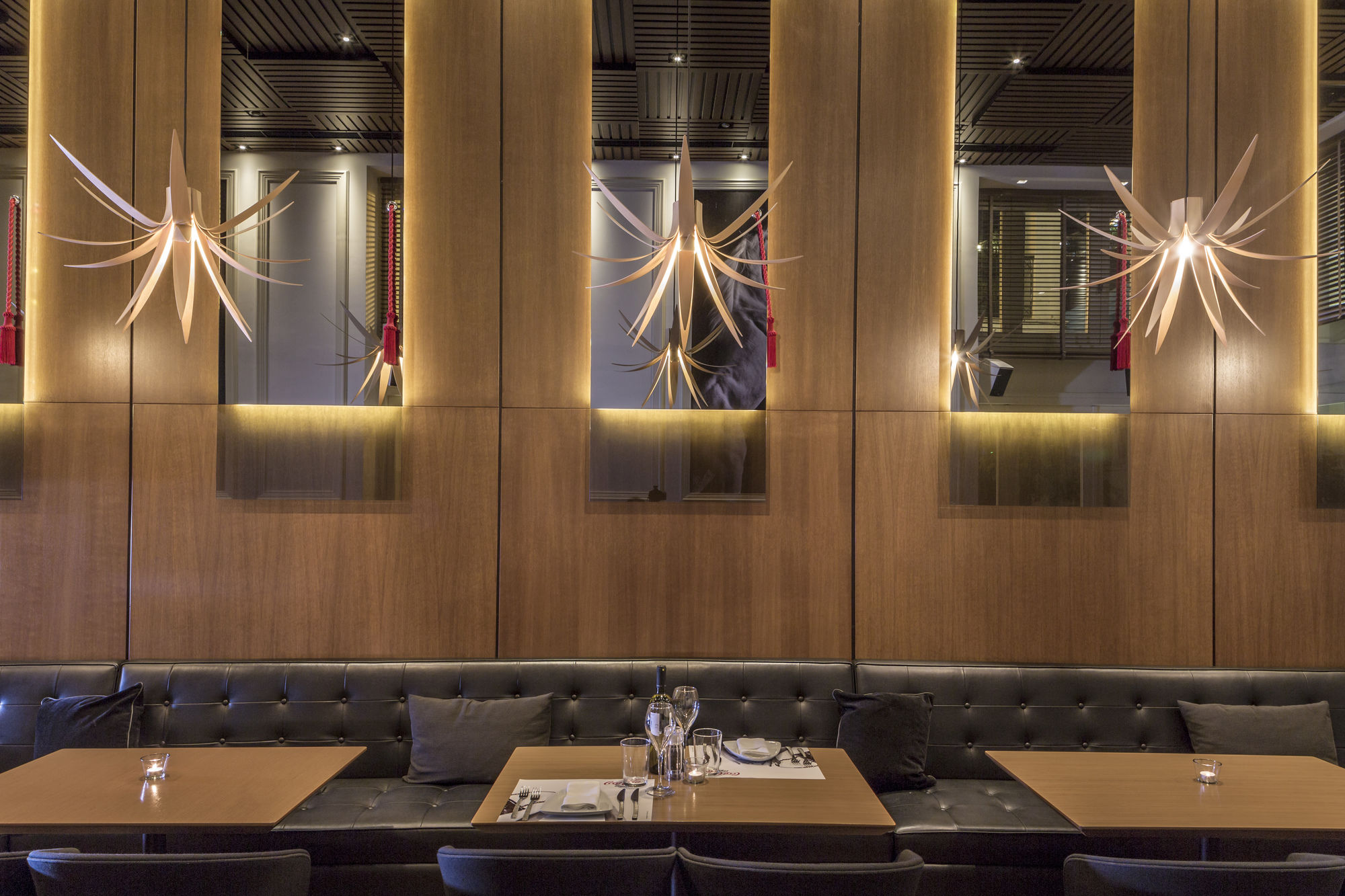 Фото 3Sixty Hotel & Suites