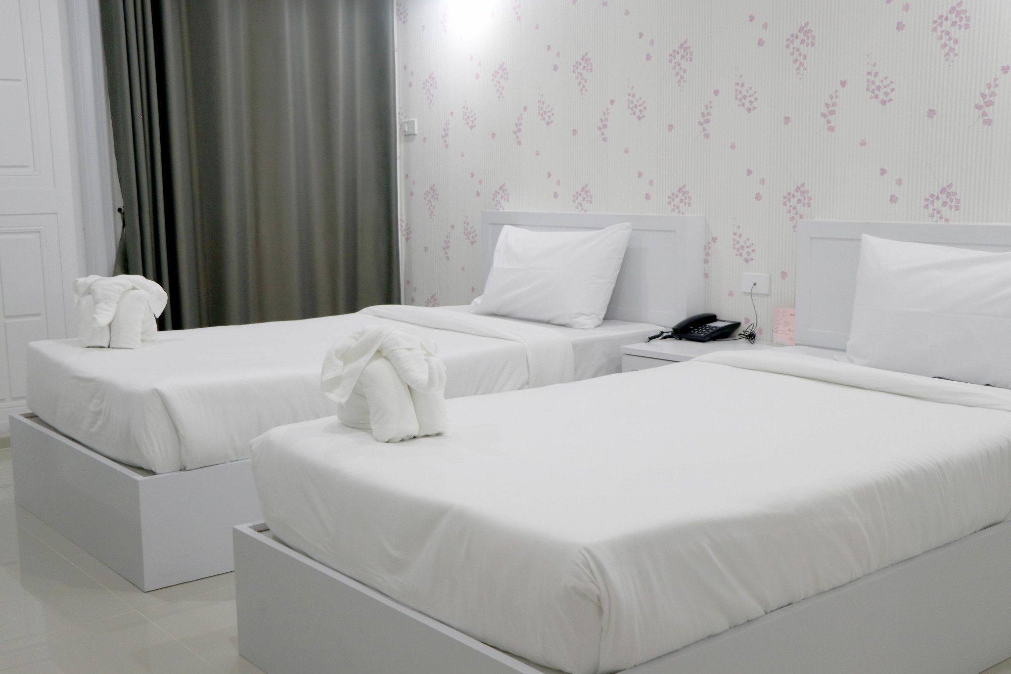 Фото Ploy's Pearl Hotel