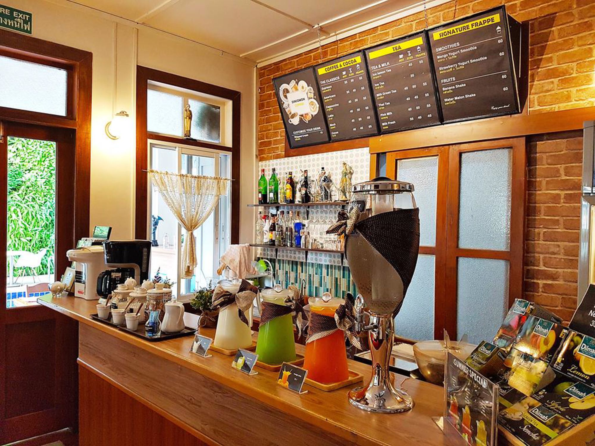 Фото DinsoMon Hotel