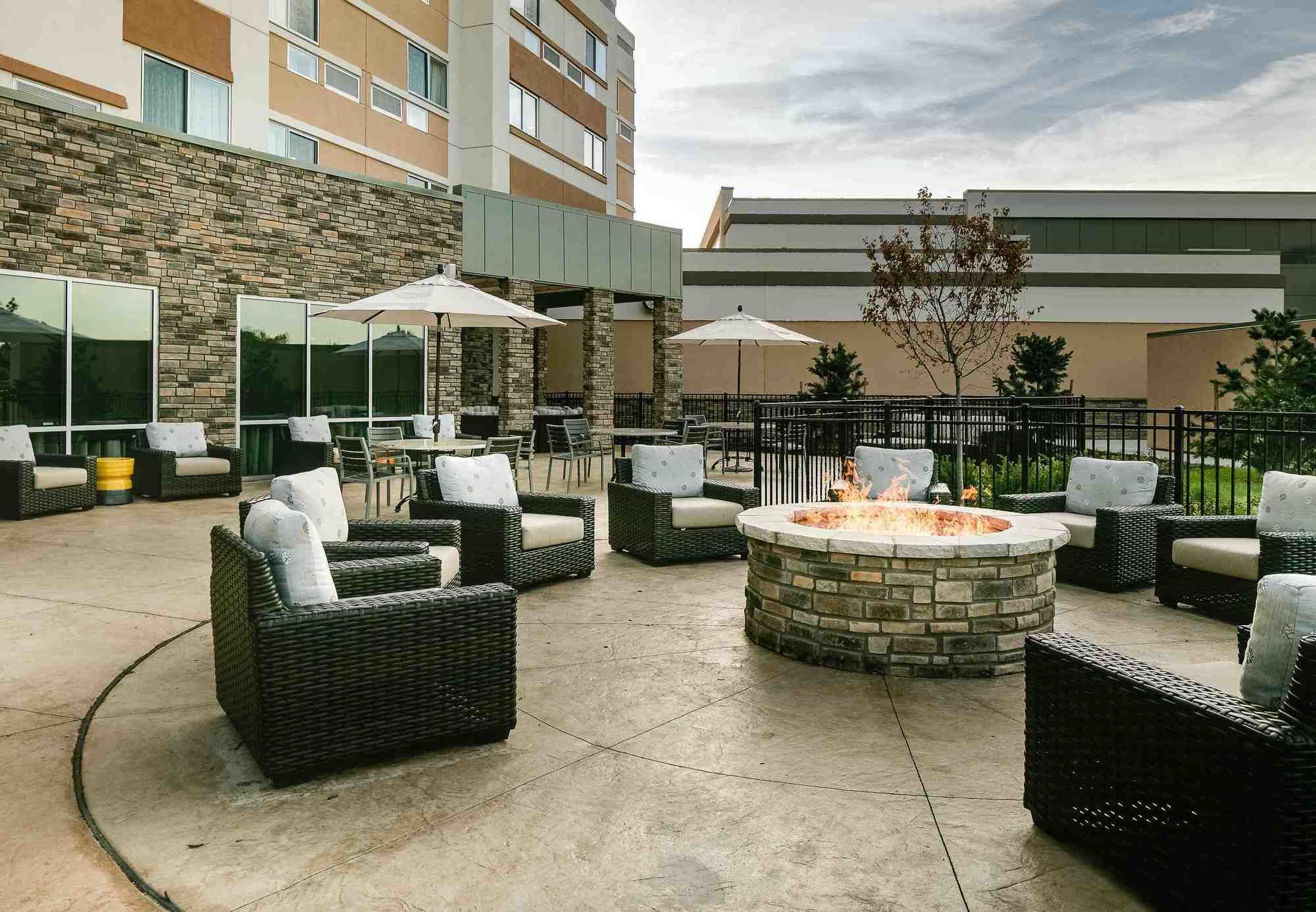 Фото Courtyard by Marriott Omaha Bellevue Beardmore Event Center