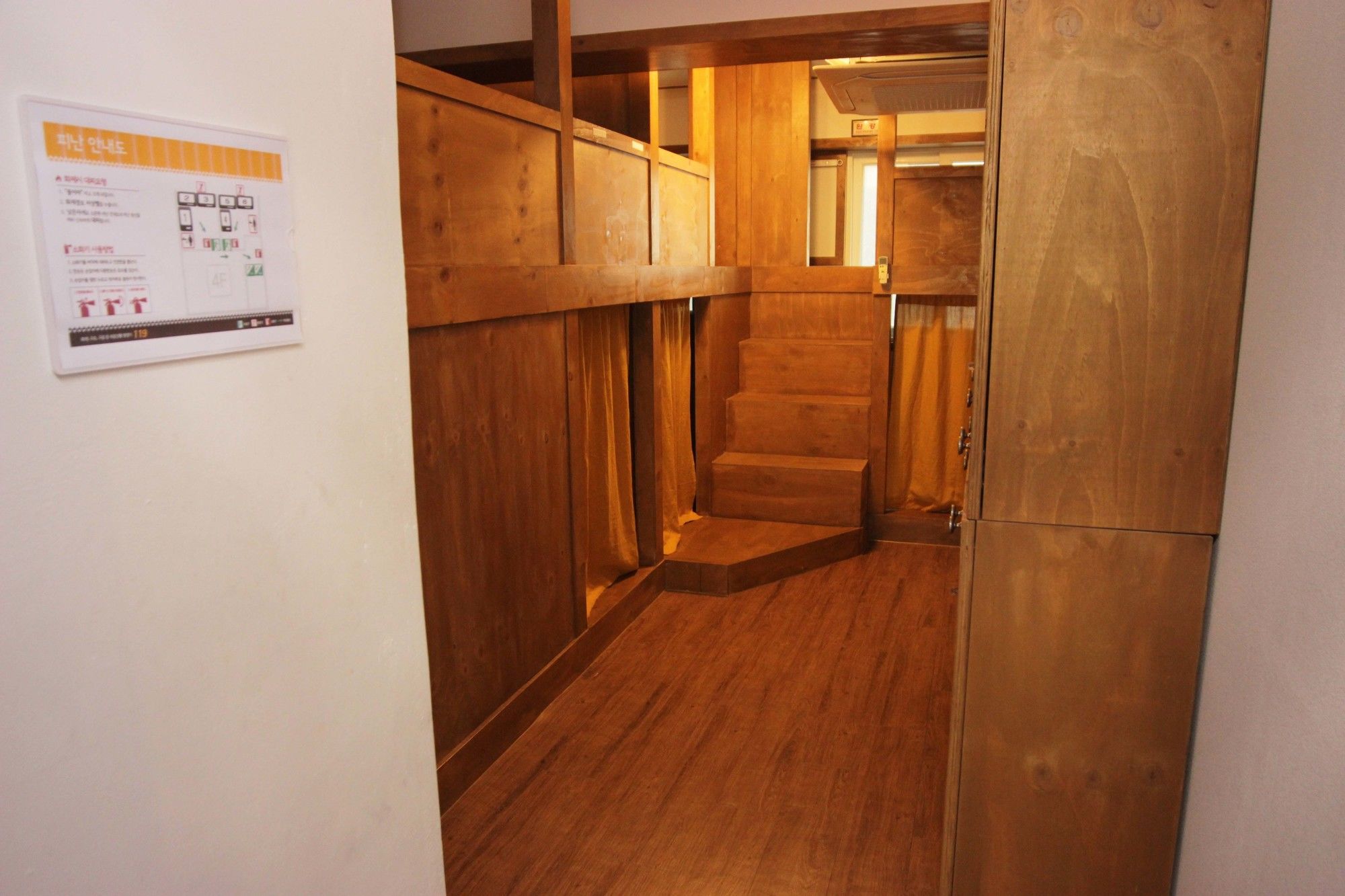 Фото Urban Art Stay - Hostel