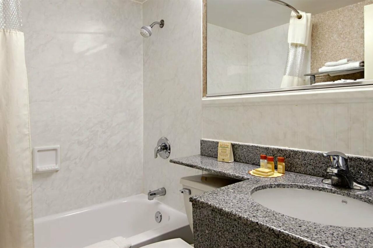 Фото Days Inn by Wyndham Atlantic City Beachblock