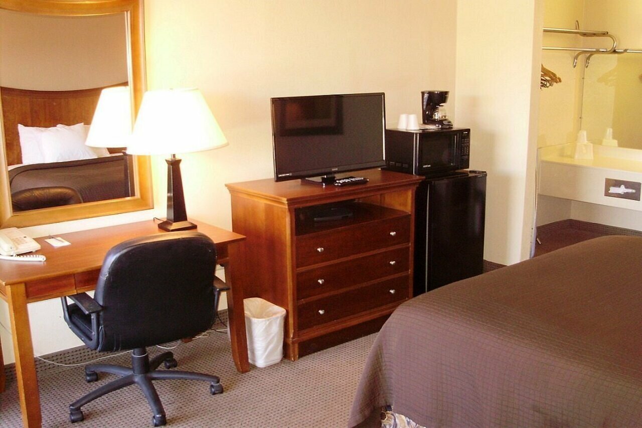 Фото Trade Winds Central Inn