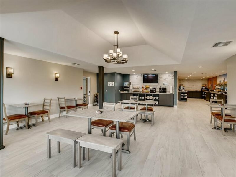 Фото Orangewood Inn & Suites Midtown