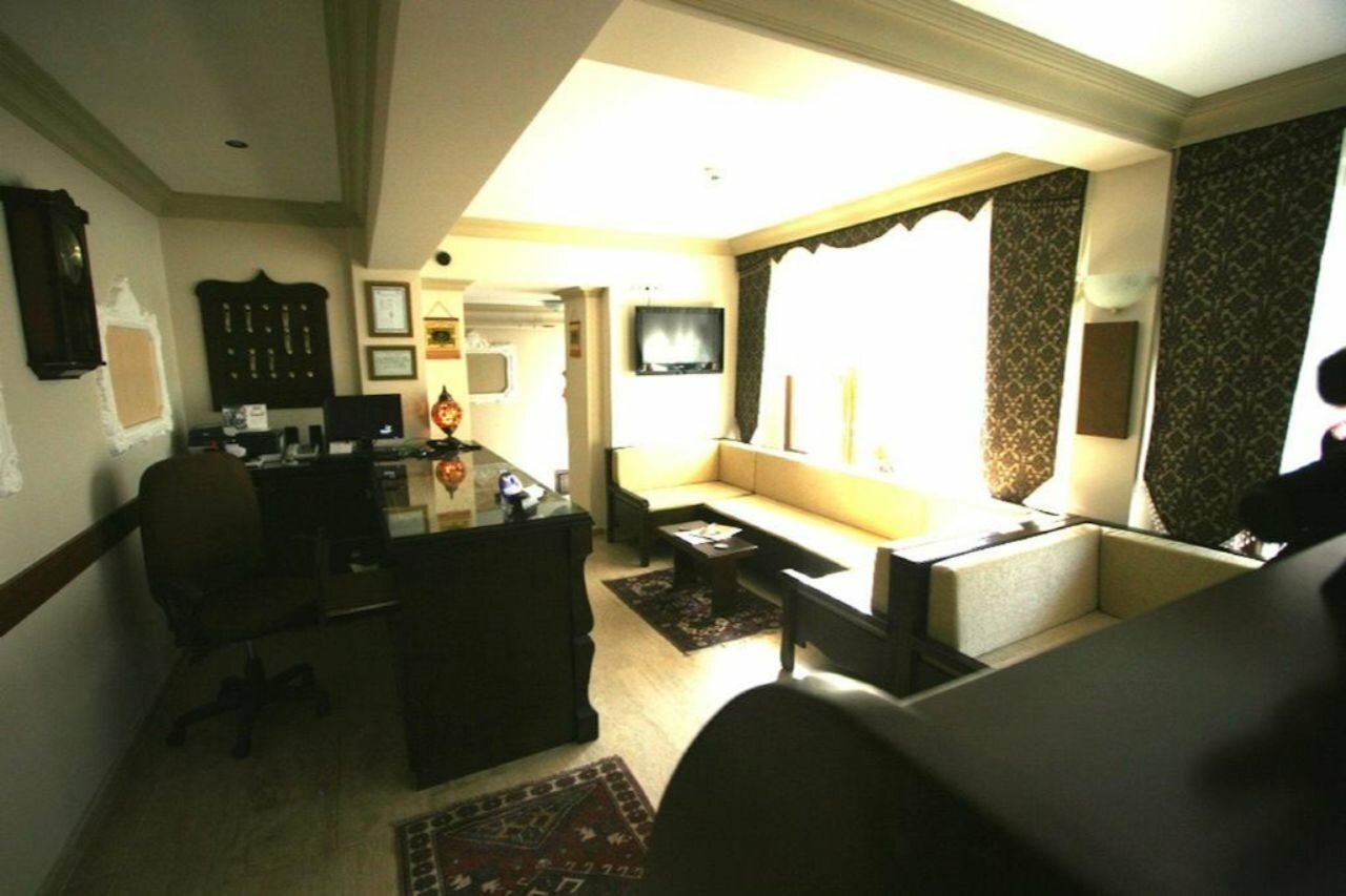 Фото Peninsula Grand Hotel