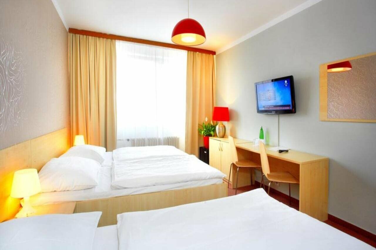 Фото Hotel Charles Central