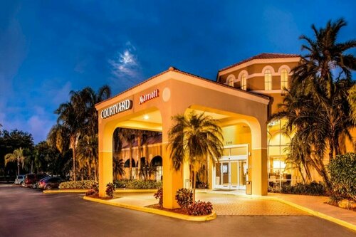Внешний вид отеля Courtyard by Marriott Fort Lauderdale North/Cypress Creek в Форт-Лодердейле, фото 1