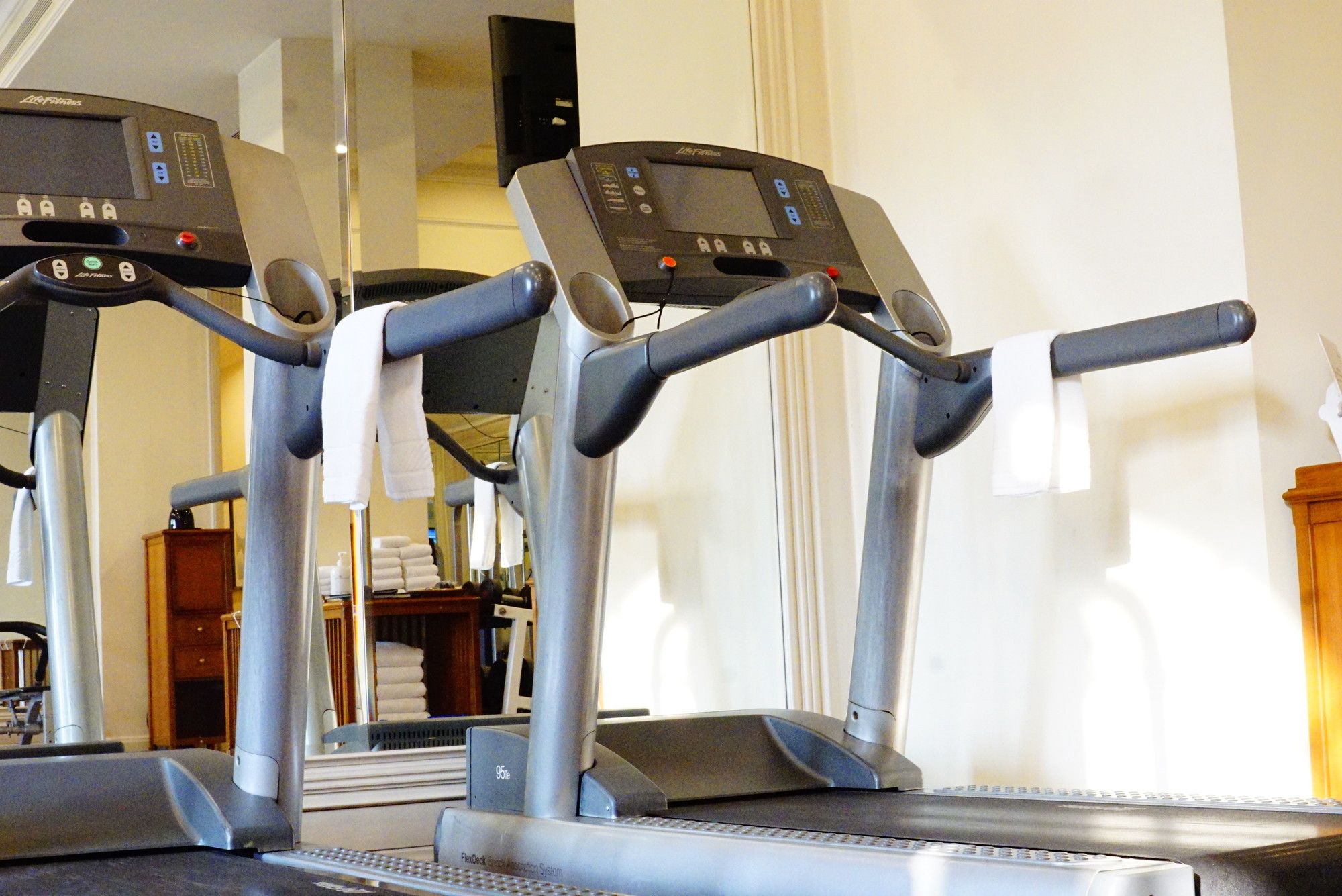 Фото The Oberoi Grand, Kolkata