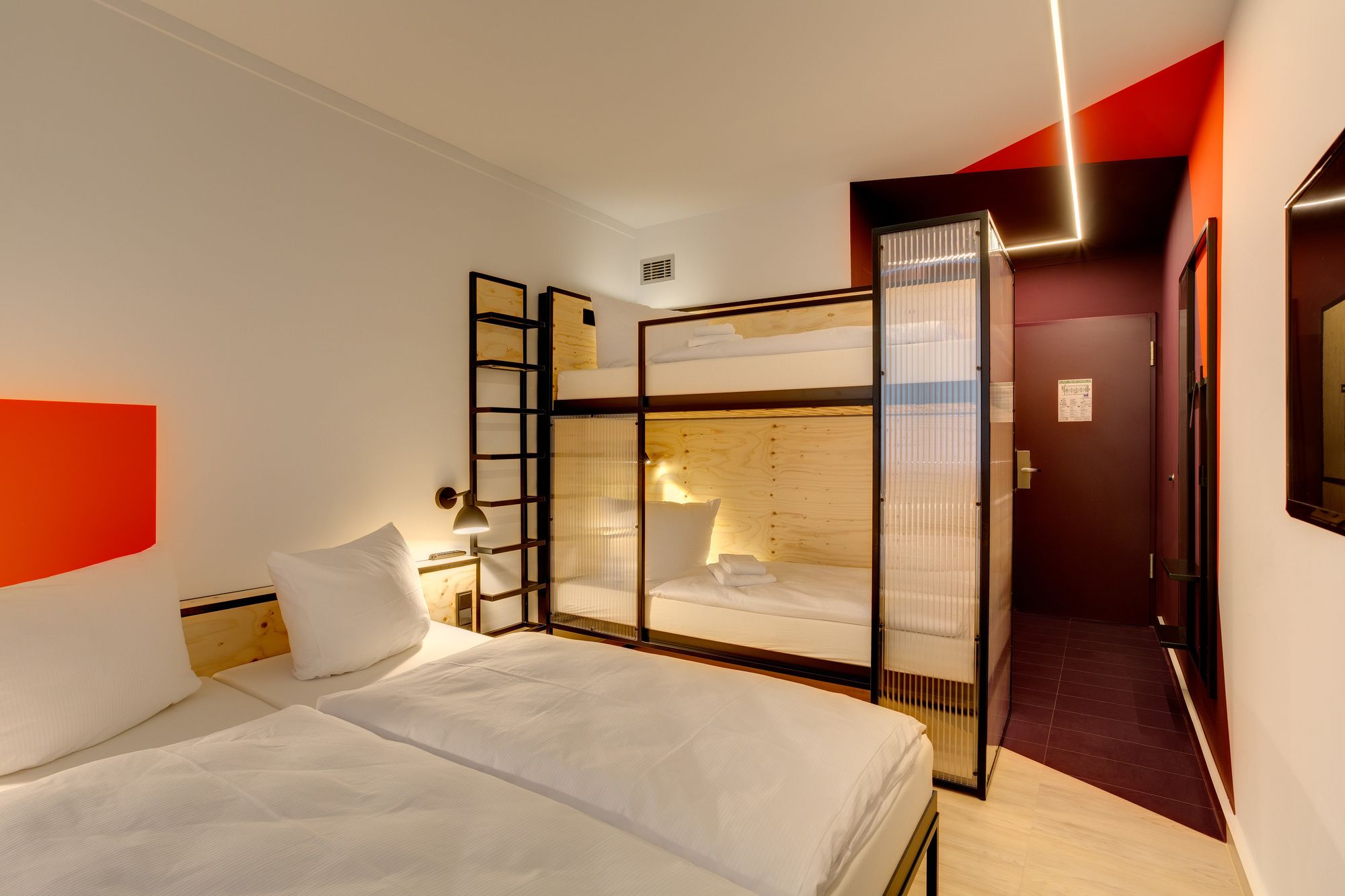 Фото Meininger Hotel Leipzig Hauptbahnhof