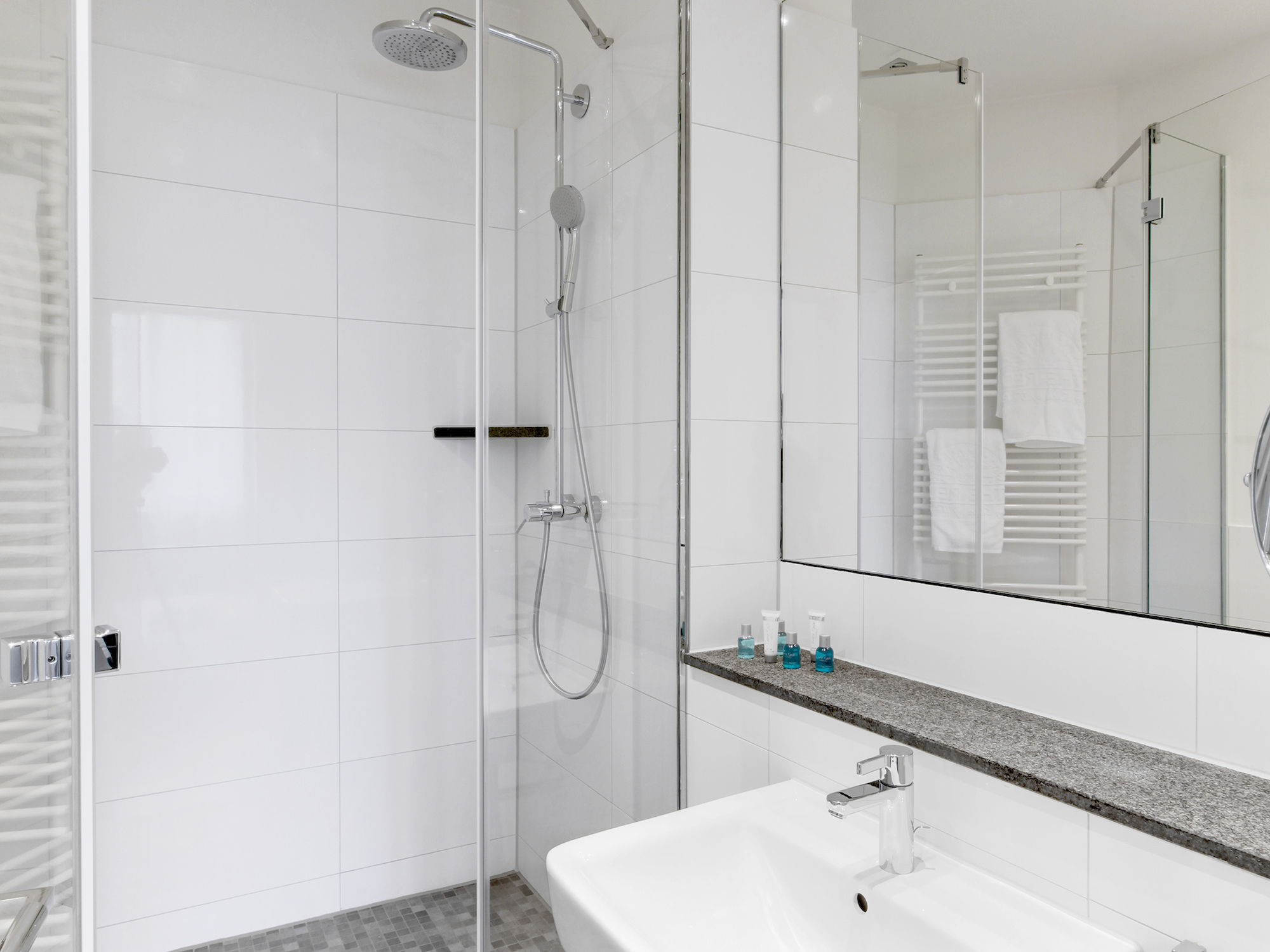 Фото The Red Apartments