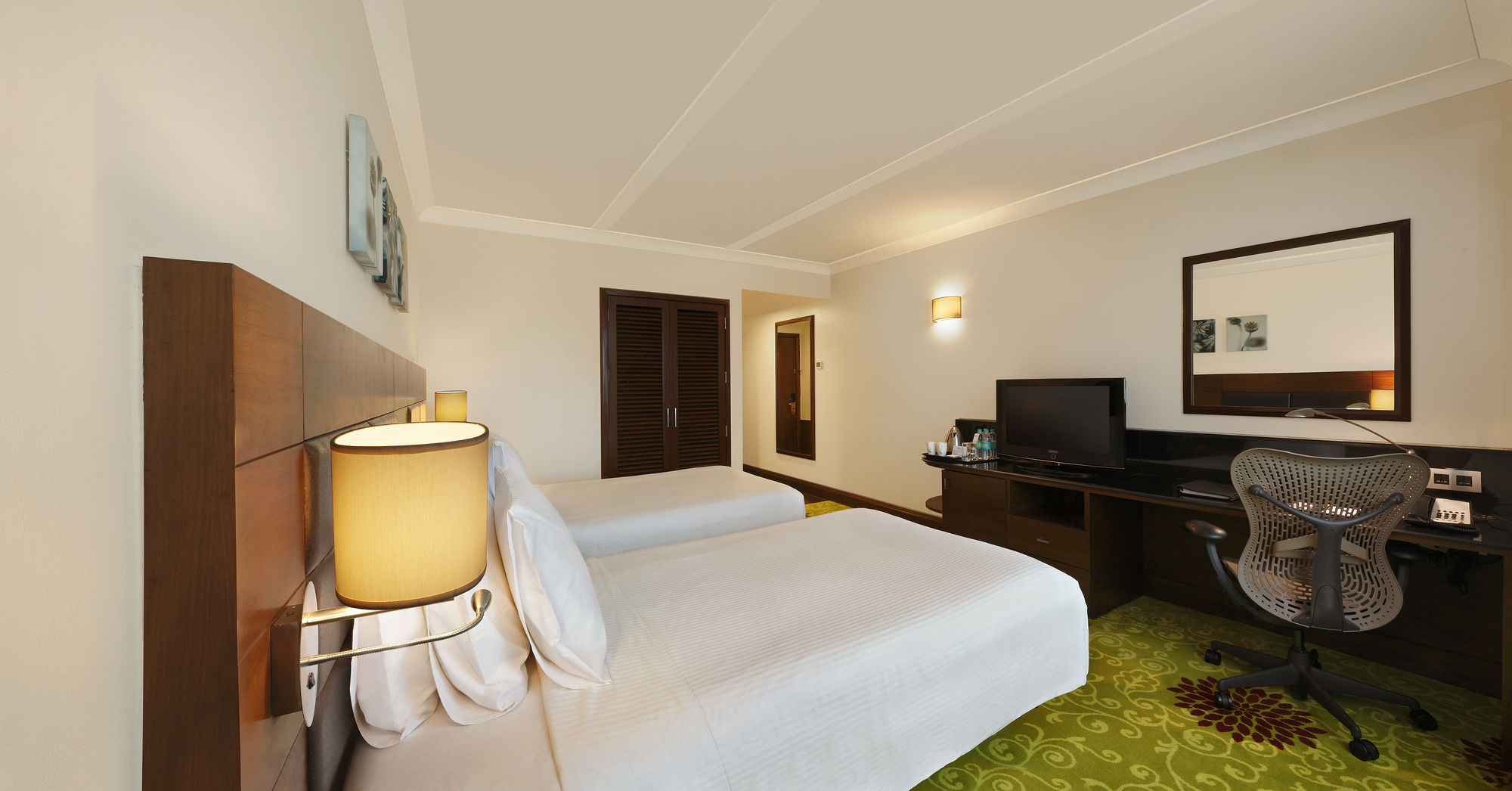 Фото Hilton Garden Inn New Delhi/Saket