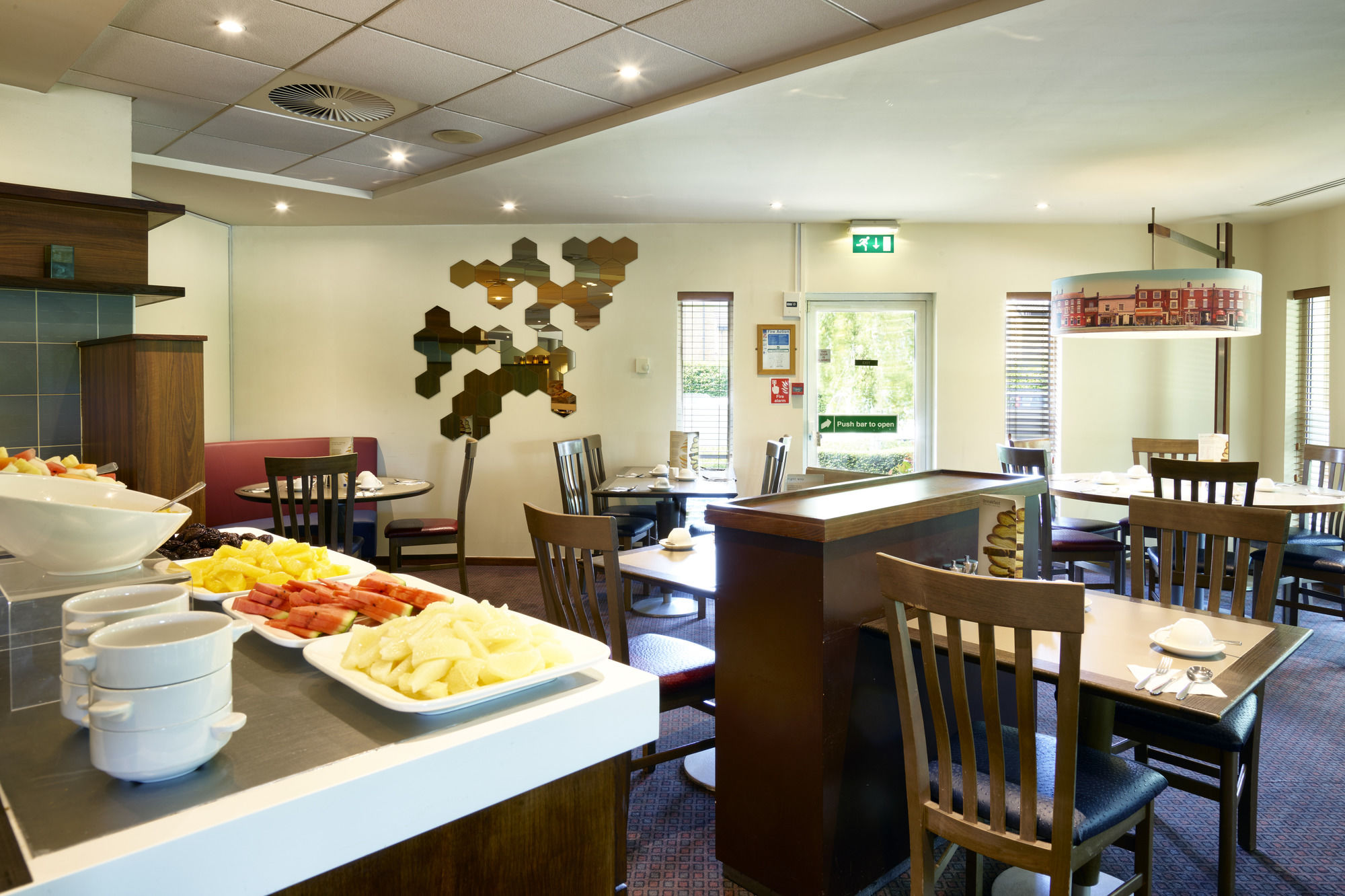 Фото Novotel Milton Keynes