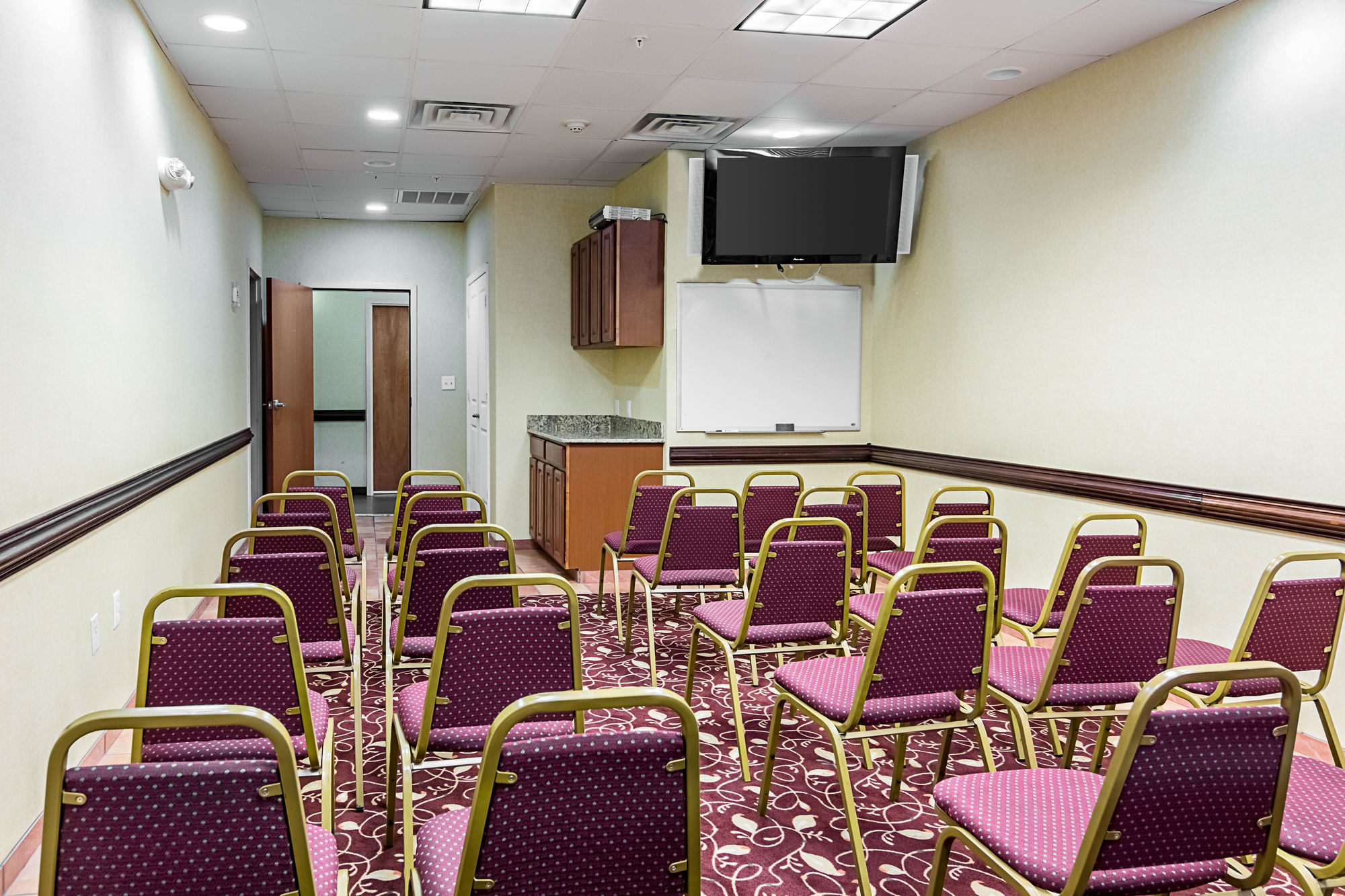 Фото Comfort Inn & Suites Chesapeake - Portsmouth
